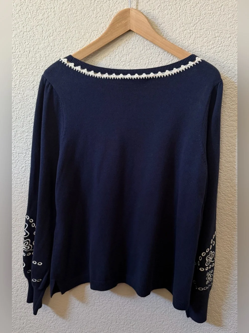 Chicos 2 US Large Navy Blue Knit Pullover Sweater Embroidered Eyelet Sleeves